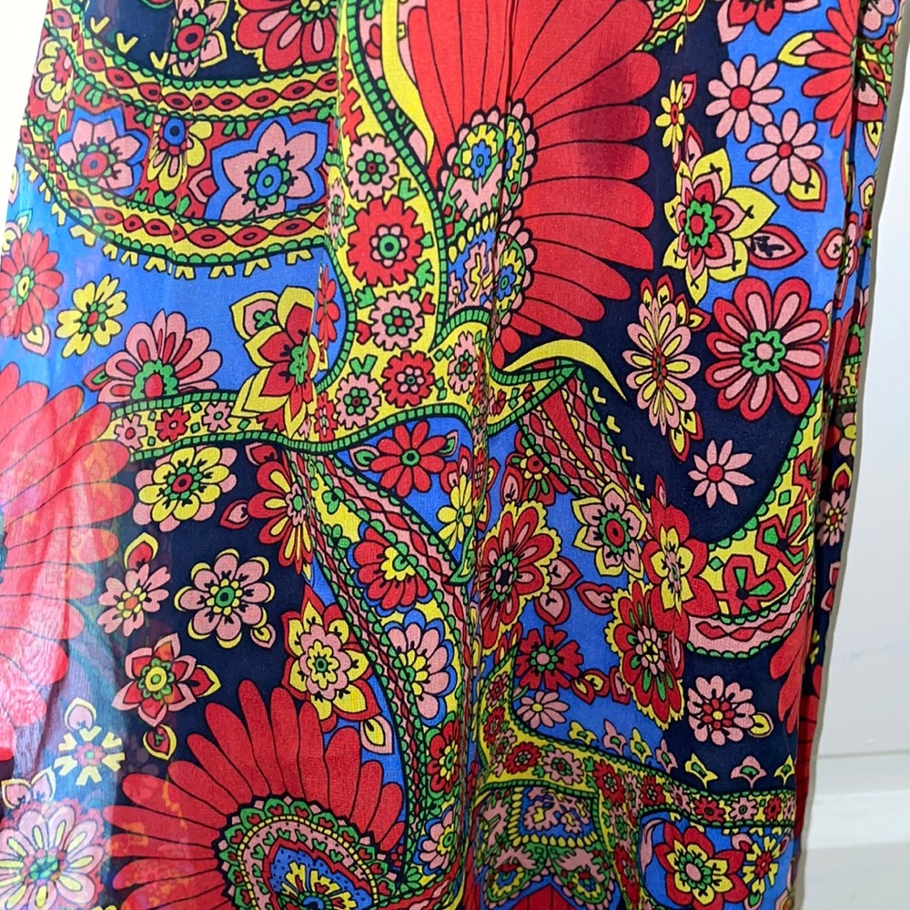 Stand out in this Betsy Johnson party dress! Fun floral pattern! 🌼🌼🌼